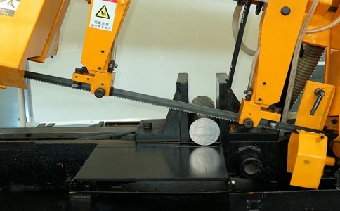 西乡塘数控带锯床自动送料精度会出现偏差吗？