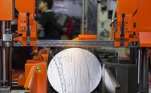 西乡塘立式金属带锯床切削出现跑带故障解决方法！